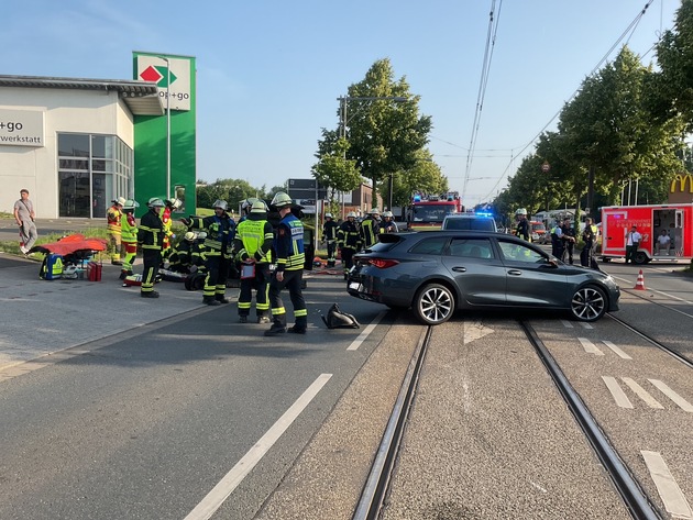 FW-DO: Verkehrsunfall zwischen zwei PKW - eine Person schwer verletzt