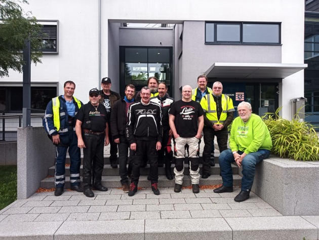 POL-OH: Biker-Safety-Tour der Polizei: Motorradfahrer schlängeln sich im Konvoi durch die Rhön und den Vogelsbergkreis