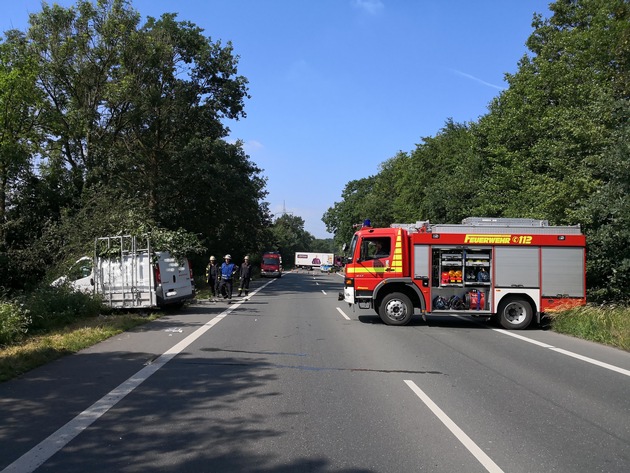 FW-WRN: TH_1 - höhe Autobahn, eine verletzte Person nach VU, auslaufende Medien?