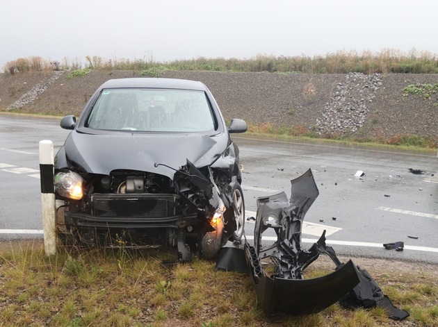 POL-HX: Schwerer Verkehrsunfall mit zwei Verletzten