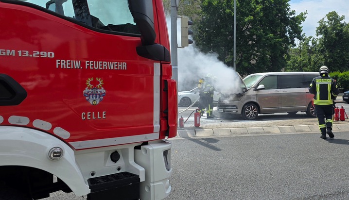 FW Celle: Pkw-Brand in der Altenceller Schneede