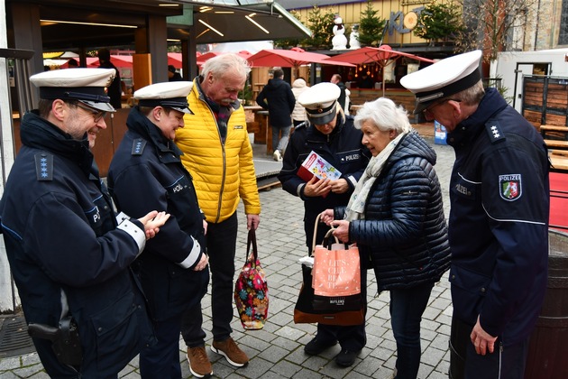 POL-PB: Tipps zum Schutz vor Taschendieben: Polizei ist auf dem Weihnachtsmarkt unterwegs