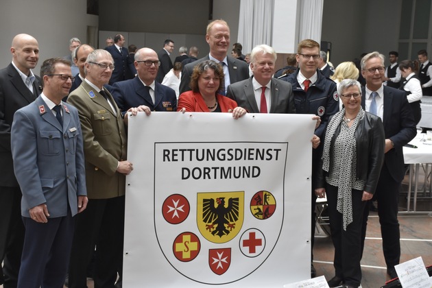 FW-DO: 40 Jahre Rettungsdienstverbund Dortmund - Festakt im Rathaus zum Jubiläum