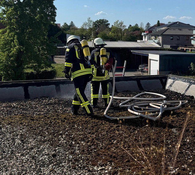 FW-ROW: Einsatz &quot;F3 - brennt Dachstuhl&quot; am 1. Mai