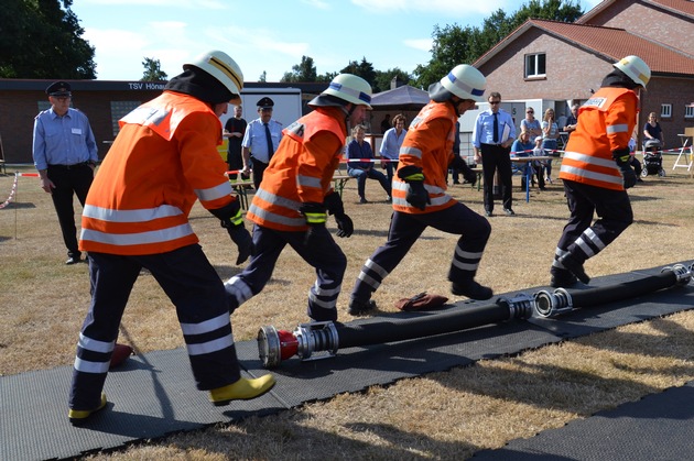 FW-ROW: Leistungen auf den Punkt abgerufen +++ 41 Feuerwehrgruppen treten in Hönau-Lindorf zum Kreisleistungsvergleich der Feuerwehren an