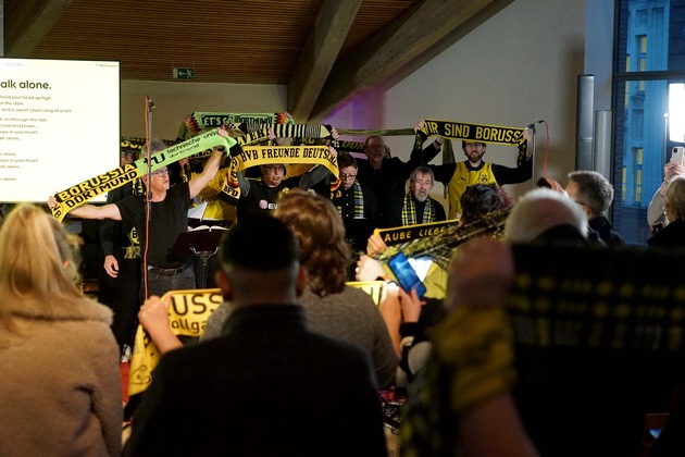 Fu&szlig;ball, Glaube und Gemeinschaft - &Ouml;kumenischer BVB-Geburtstagsgottesdienst mit Erzbischof Dr. Udo Markus Bentz