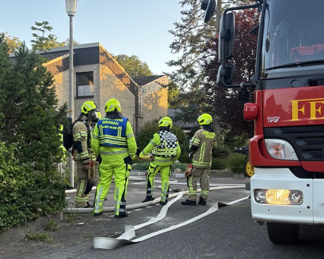 FW Gronau: Feuer an einer Überdachung an der Klostermaate