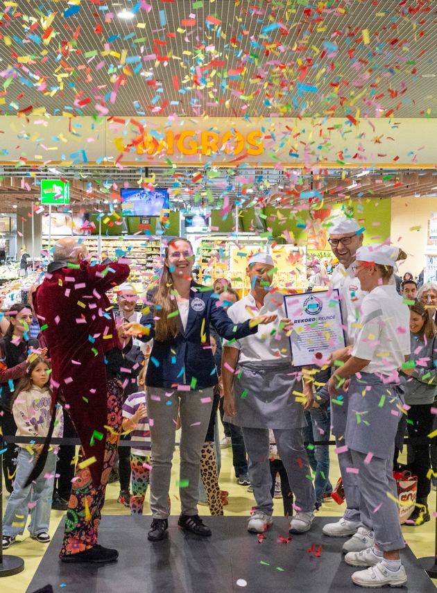 Weltrekord-Backwerk zum Jubiläum – Rheinpark-Hausbäckerei produziert »längste Studentenschnitte« (319,55 Meter)