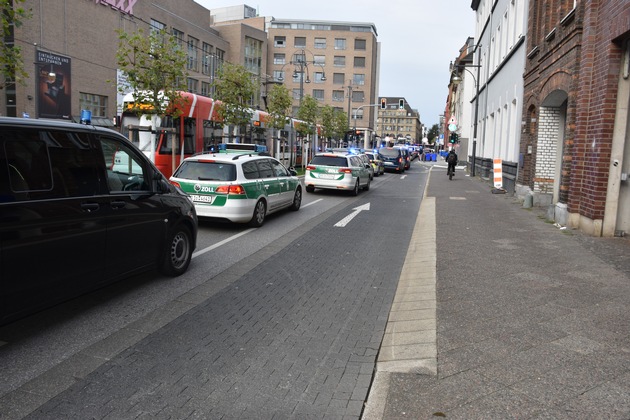 HZA-KR: Zoll greift durch: Illegale Jobs auf Krefelder Baustelle gestoppt