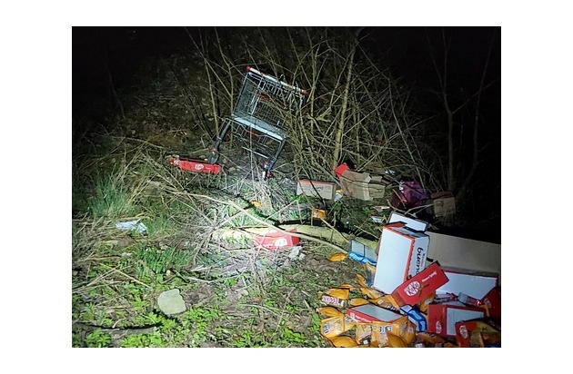 BPOL-FL: Süßwarenautomat aufgebrochen - Täter gestellt - "Trittbrettfahrer" bedient sich ebenfalls