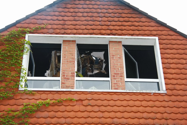 FW-E: Dachstuhlbrand in Essen-Heidhausen, hoher Sach-, aber kein Personenschaden