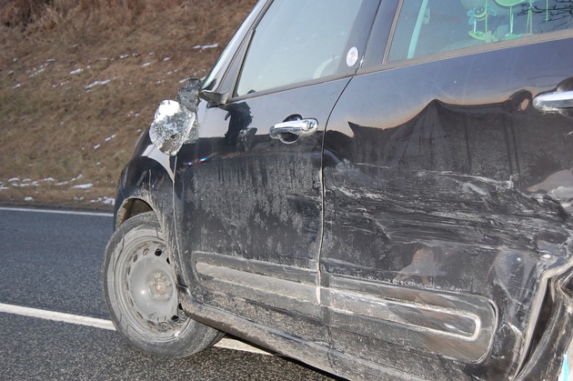 POL-PDKL: Verkehrsunfall mit Sachschaden