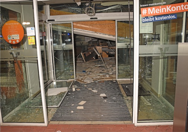 POL-BS: Geldautomat gesprengt - Täter entkommen ohne Beute
