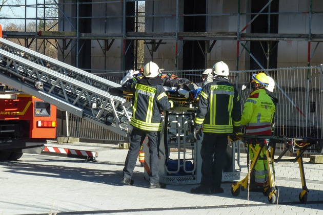 FW-Heiligenhaus: Rettungshubschrauber im Hefelmannpark (Meldung 6/2018)