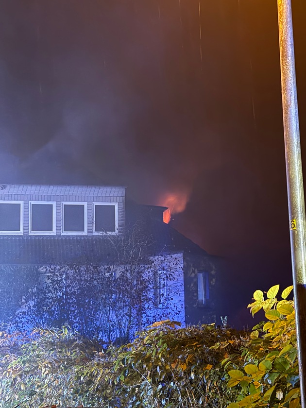 FW-DT: Feuer 3 Zimmerbrand im Mehrfamilienhaus
