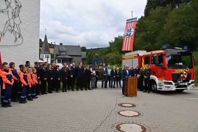 FF Olsberg: Löschgruppe Elpe weiht neues Fahrzeug ein