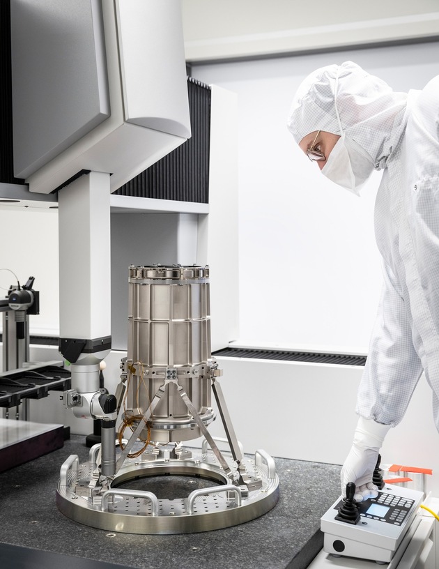 Press release | Compact space spectrometer for sustainable agriculture