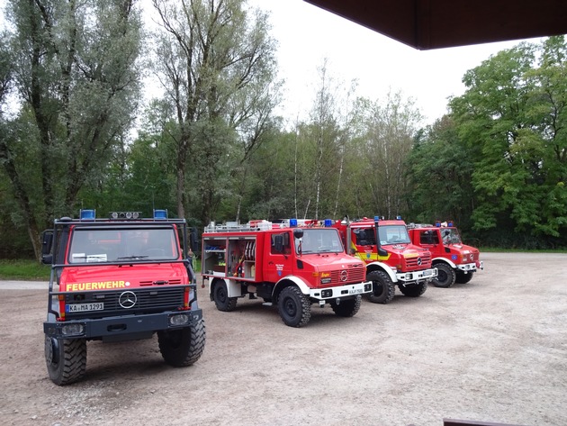 FW-KA: Fahrertraining auf der Unimog-Teststrecke begeisterte Maschinisten der Feuerwehr