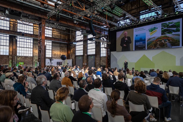 Klimafestival für die Bauwende mit 18 Branchenverbänden: Nachhaltigkeit, Networking und internationale Architektur