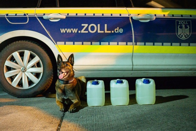 HZA-BI: &quot;Lieschen Müller&quot; erschnüffelt 15 Liter Amphetamin/Bielefelder Zoll landet bei Reisebuskontrollen auf A2 bei Porta Westfalica zahlreiche &quot;Treffer&quot;