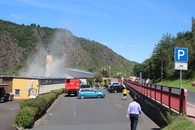 POL-PDMY: Brand am Moselbad Cochem