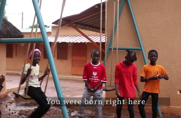 Waisenkinder in Burkina Faso singen gegen Terror und Gewalt