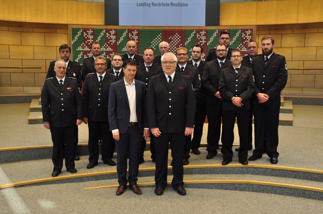 FW-KLE: Freiwillige Feuerwehr Bedburg-Hau im Landtag / Einladung zum Dank für Sturmeinsatz