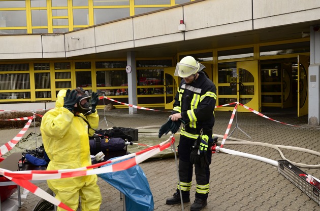 FW-CW: Nachtrag: Bildmaterial zu Einsatz Gasaustritt an Nagolder Berufschulzentrum