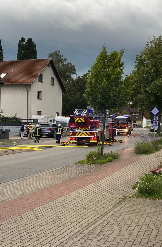 FW Lügde: Feuerwehr Lügde löscht Küchenbrand