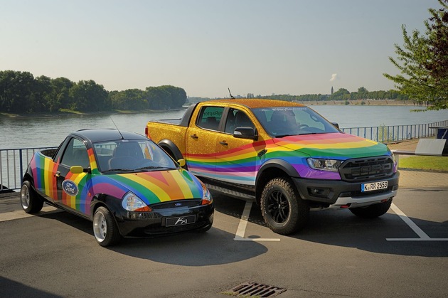 Ford &quot;Very Gay Raptor&quot; im Kölner CSD