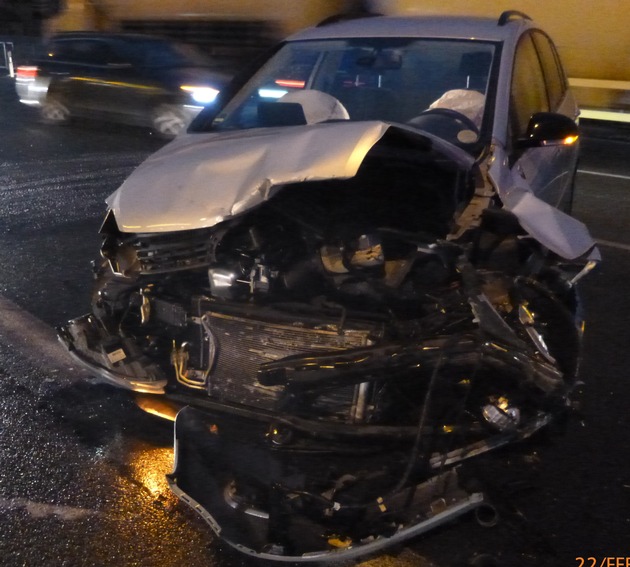 POL-BI: Totalschaden an zwei PKWs nach einem Verkehrsunfall