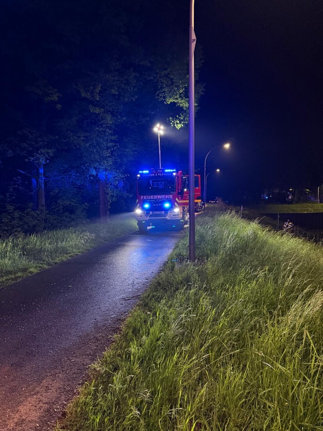 FW Voerde: Schiffsbrand auf dem Wesel-Datteln-Kanal
