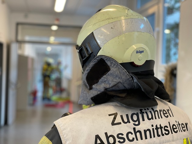 FW Dresden: Brand in der 30. Oberschule