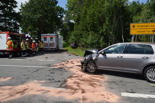 POL-STH: Schwerer Verkehrsunfall auf der Kreuzung der Kreisstraßen 34 / 44