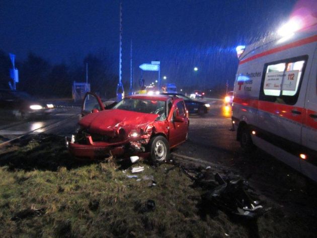 POL-WL: Verkehrsunfall fordert zwei Verletzte