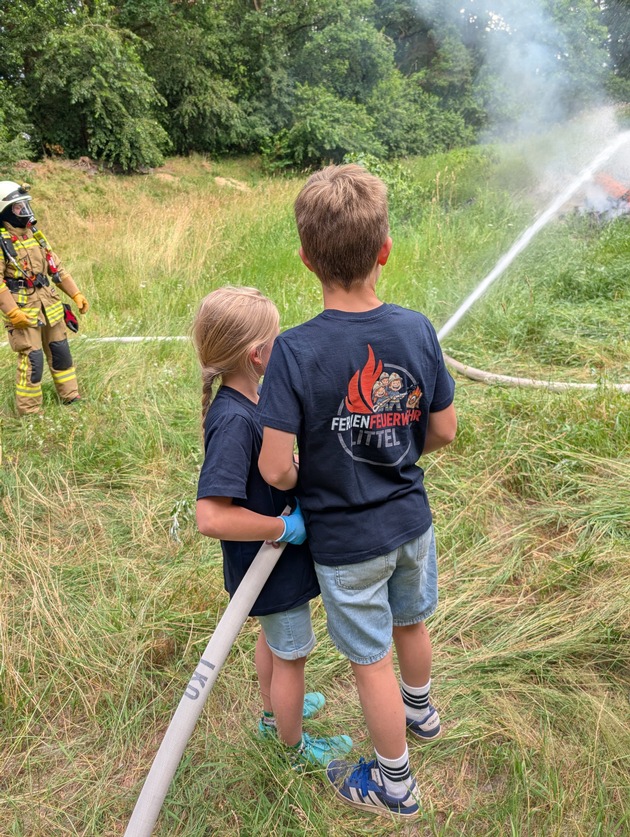 FW-OLL: Aktion "Ferienfeuerwehr" in Littel ein voller Erfolg: 21 Kinder erleben spannende 24-StundenSchicht
