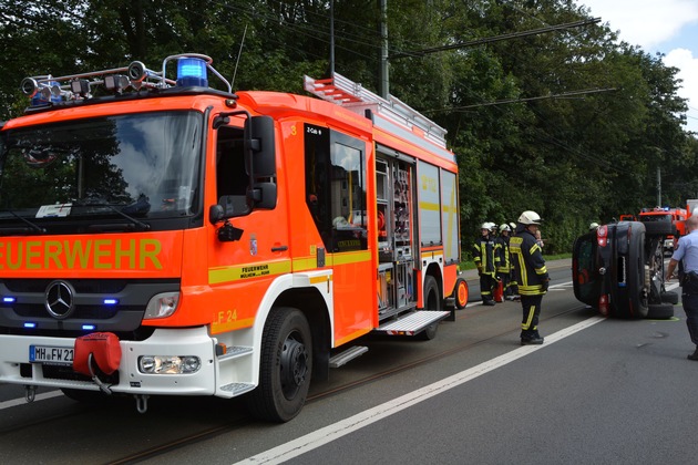 FW-MH: Schwerer Verkehrsunfall auf der Duisburger
