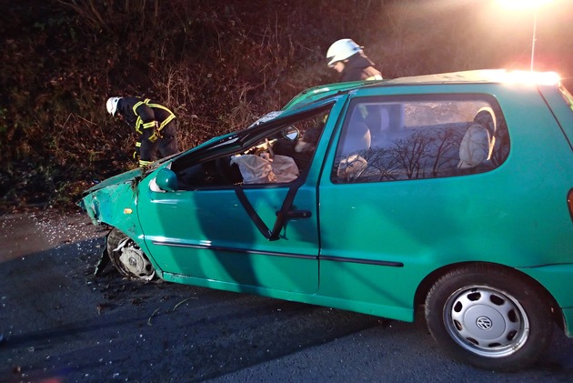 FW-PL: Schwerer Verkehrsunfall in der Oestertalstraße. Mutter und Kind schwer verletzt