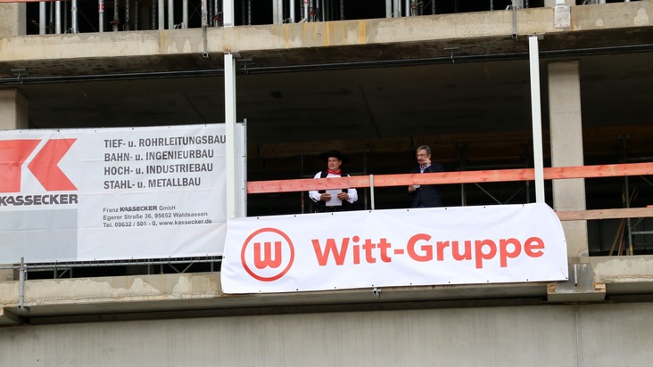 Witt-Gruppe feiert in Weiden-West: Richtfest für das vierte Warenverteilzentrum
