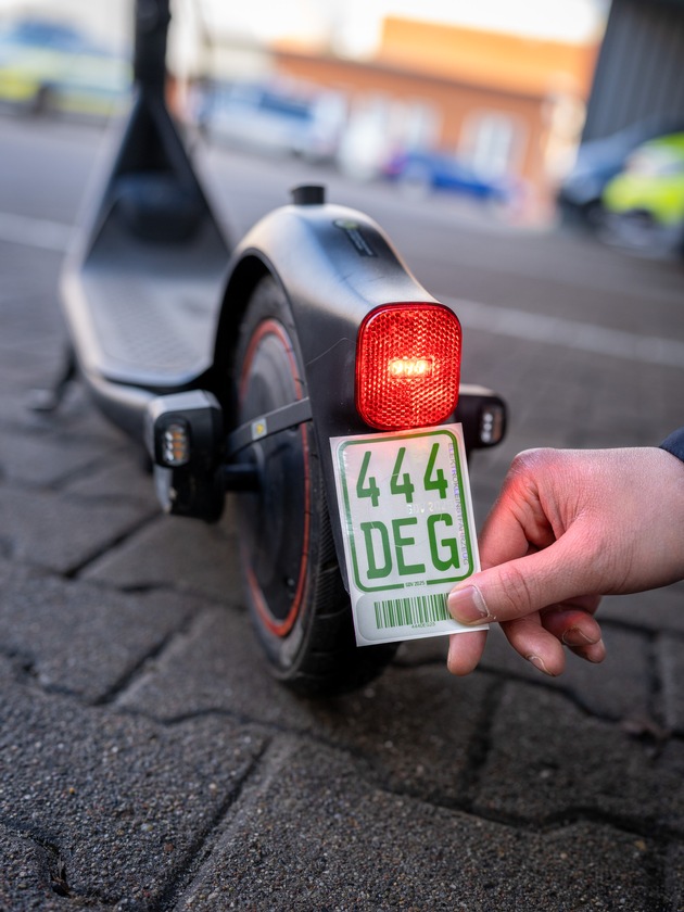 POL-LG: ++ Neues Versicherungskennzeichen ab 1. März 2025 - &quot;Aus Blau wird Grün&quot; ++ Fahren ohne Versicherungsschutz erfüllt auch bei Unwissenheit den Straftatbestand ++