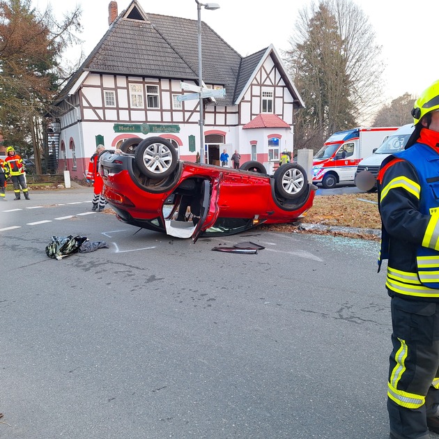 FW-ROW: Schwerer Verkehrsunfall auf der B215 - Gro&szlig;aufgebot an Rettungskr&auml;ften