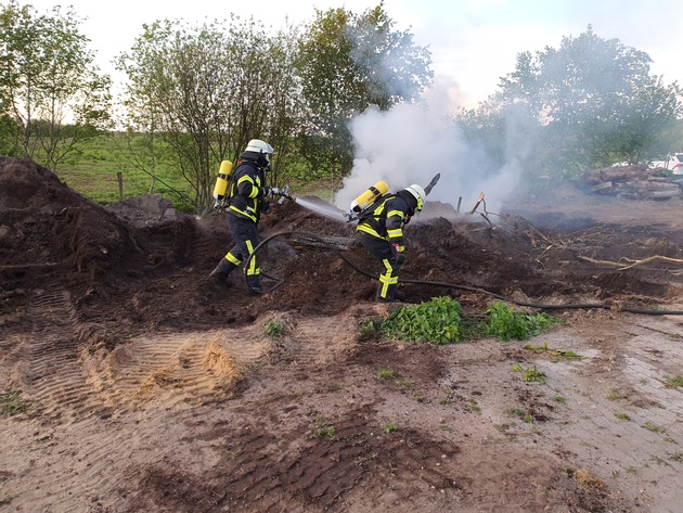 FFW Schiffdorf: Lagerfeuer löst Feuerwehreinsatz aus
