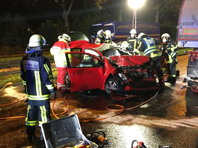 FW-BO: Vier zeitgleiche Verkehrsunfälle halten die Feuerwehr Bochum in Atem