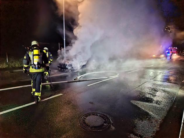 FW Celle: Fahrzeugbrand in Altencelle