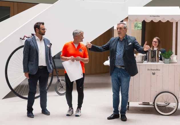 WALA empfängt „Tour de Kreisle“ und spendet 3.000 Euro
