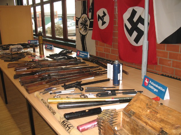 POL-GOE: (55/2009) Polizei durchsucht 32 Objekte von Angehörigen der rechtsextremistischen Szene