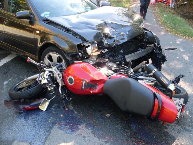 POL-NI: Motorradunfall mit schwer Verletztem