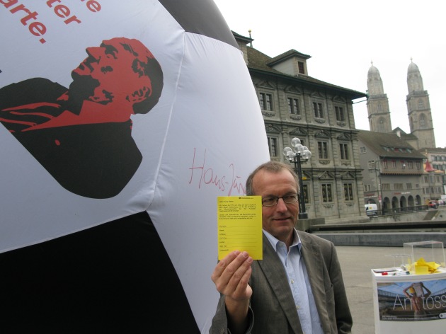 Gelbe Karte für Sepp Blatter / Das SAH fordert: Keine Ausbeutung bei der Fussball-WM
