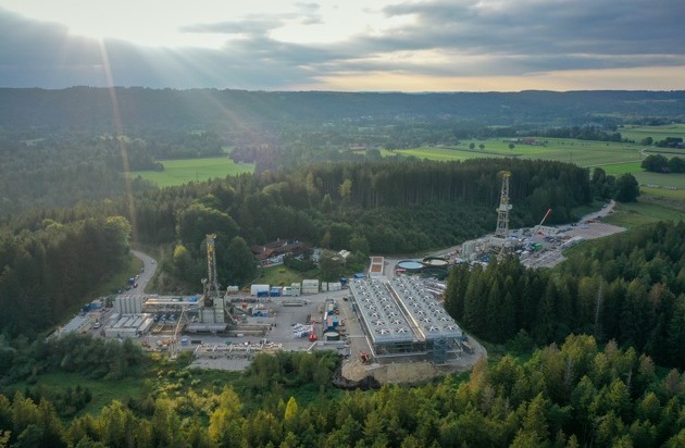 Eavor GmbH: Eavor nimmt Stromproduktion am Standort Geretsried auf / Revolutionäres Projekt markiert den Beginn einer neuen Ära der Geothermie