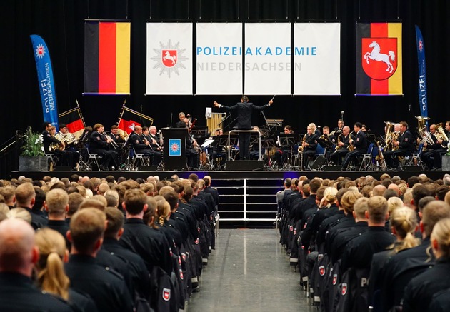 POL-AK NI: Bereit, Verantwortung zu übernehmen - Rund 770 neue Polizeikommissarinnen und -kommissare sind Teil eines großen Generationswechsels